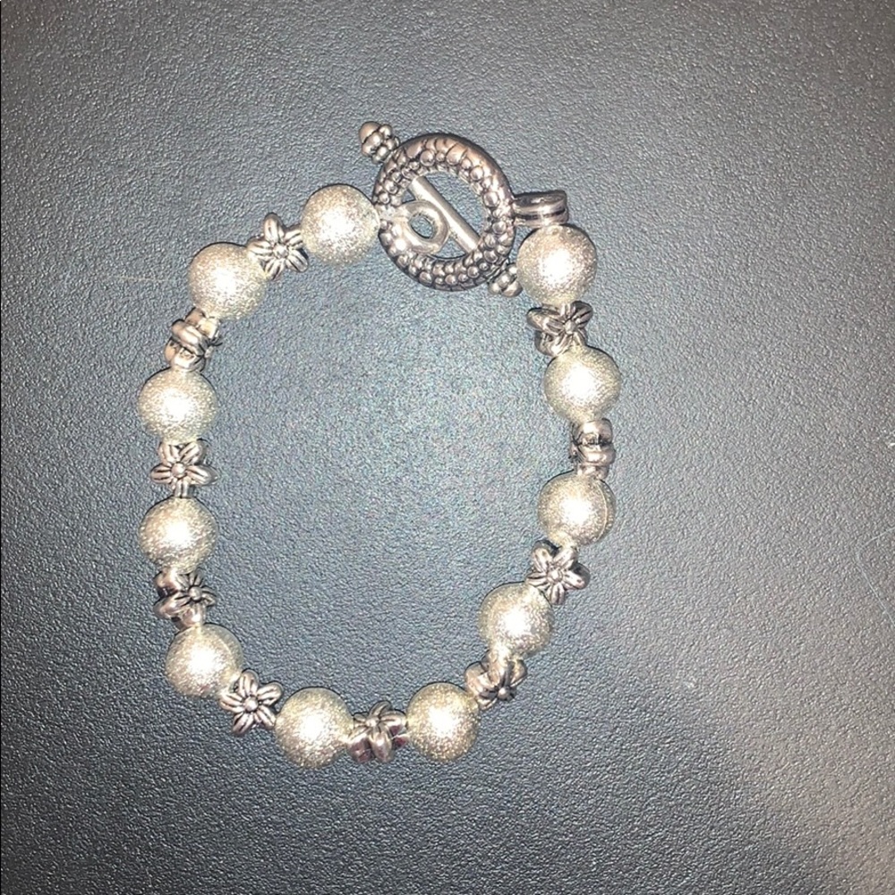 Sold! 👋3/$20🌹Handmade silver floral bracelet shiny metal wire beaded flowers